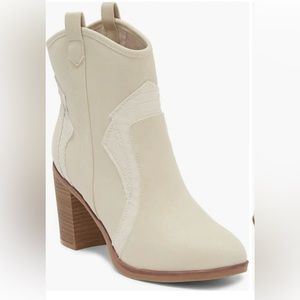 New in Box Simone MIA boots Size 6 western style cream ivory cowboy boots‎ 🤎